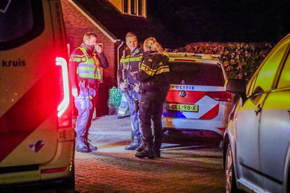 Twee jongeren met fiets te water geraakt