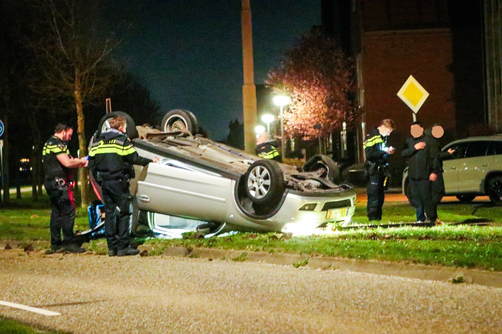 Dronken automobilist staat over de kop in Arnhem