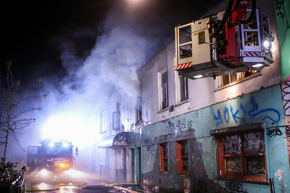 Twee honden gered tijdens grote brand in centrum