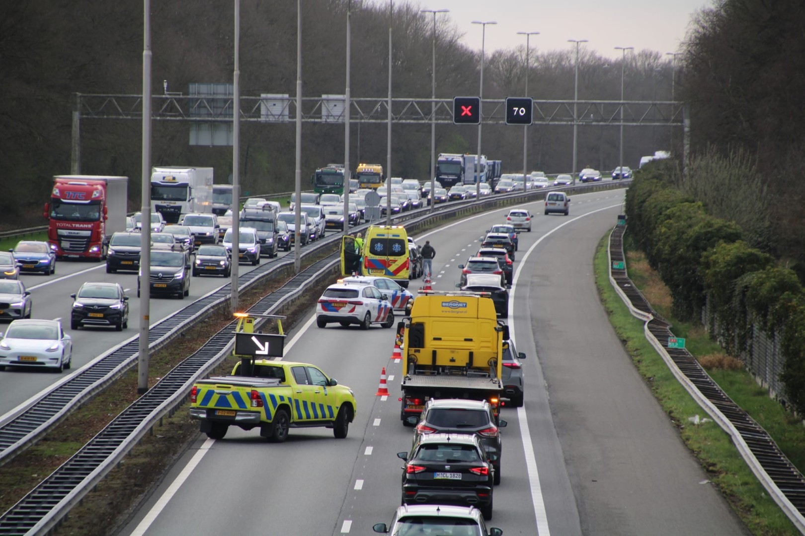File na ongeval met vier auto’s op snelweg