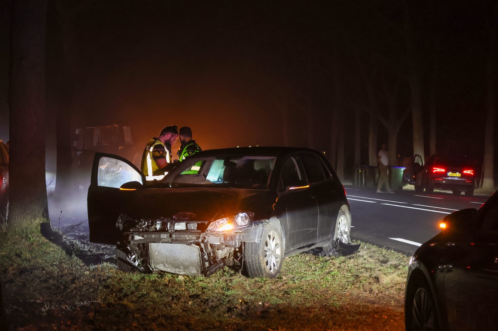 Veel schade door botsing tussen tractor en auto