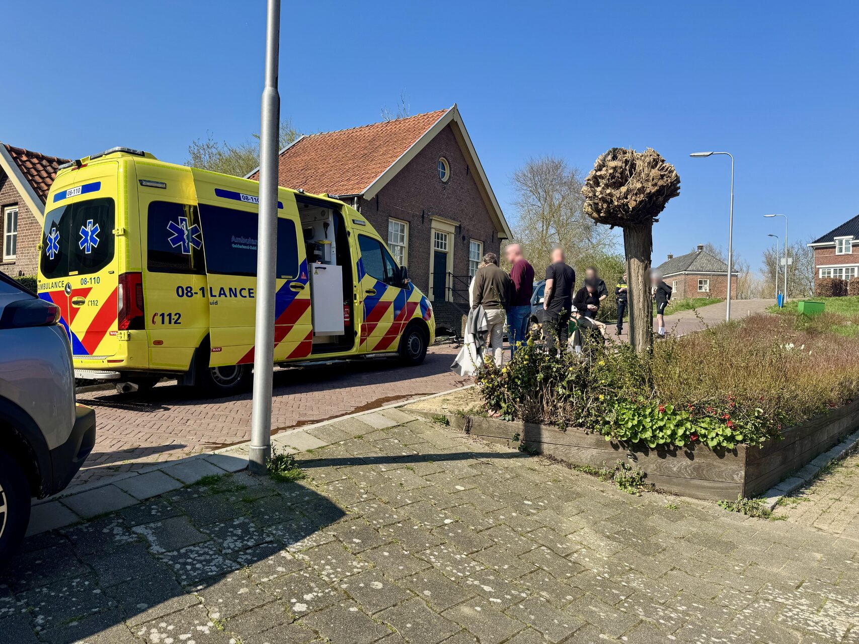 Wielrenner botst op fietser bij inhaalactie