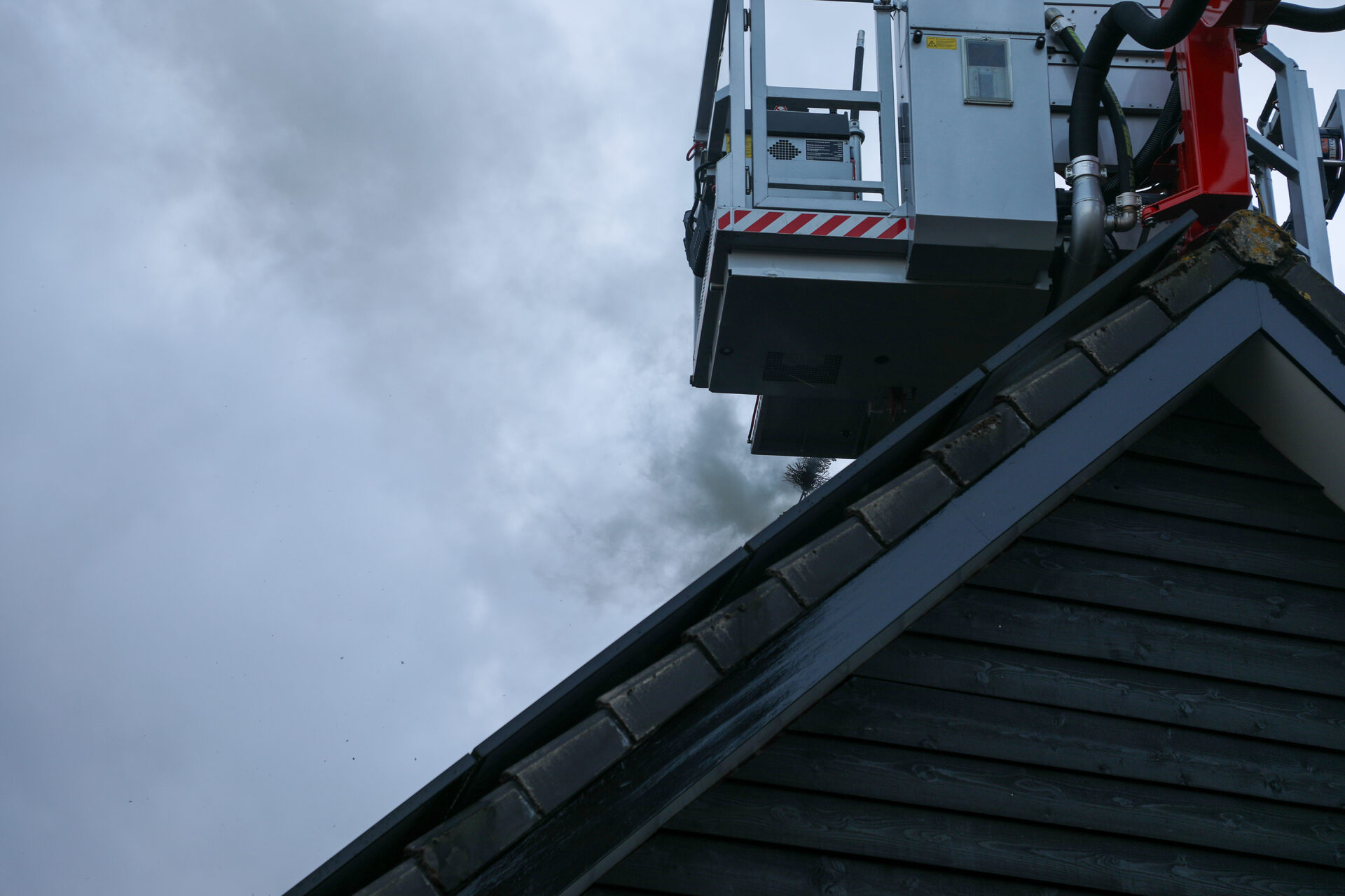 Schoorsteenbrand in woning van brandweervrijwilliger