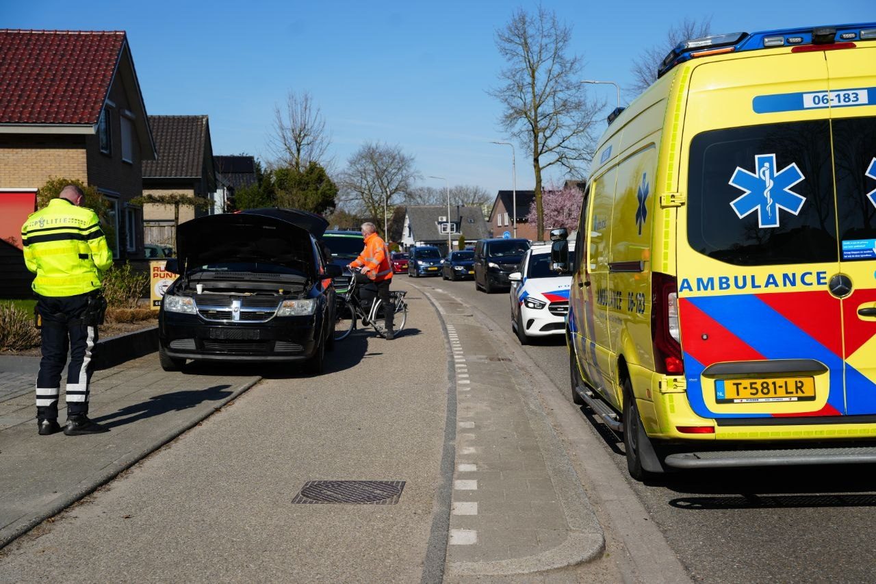 Kop-staartbotsing tussen drie auto’s