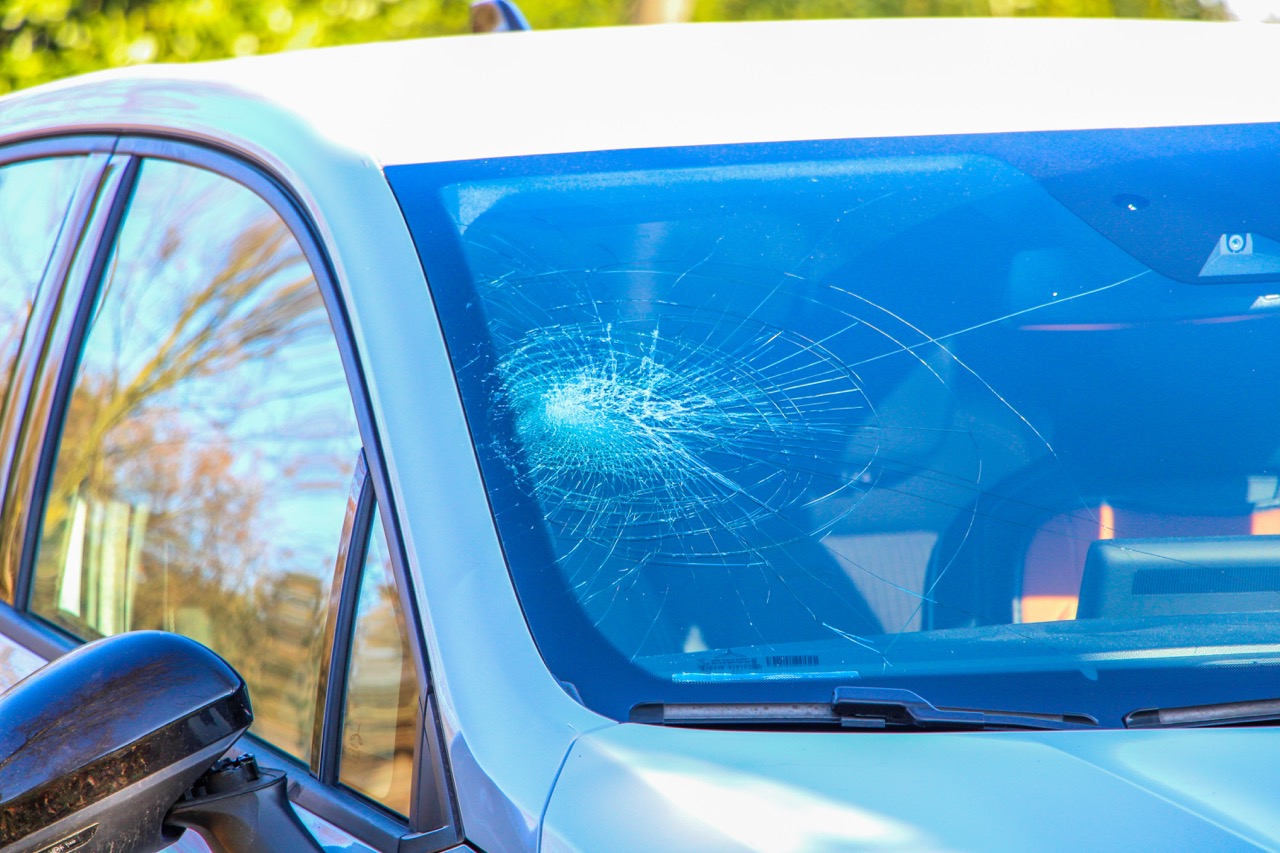 Fietsster gewond na aanrijding met auto