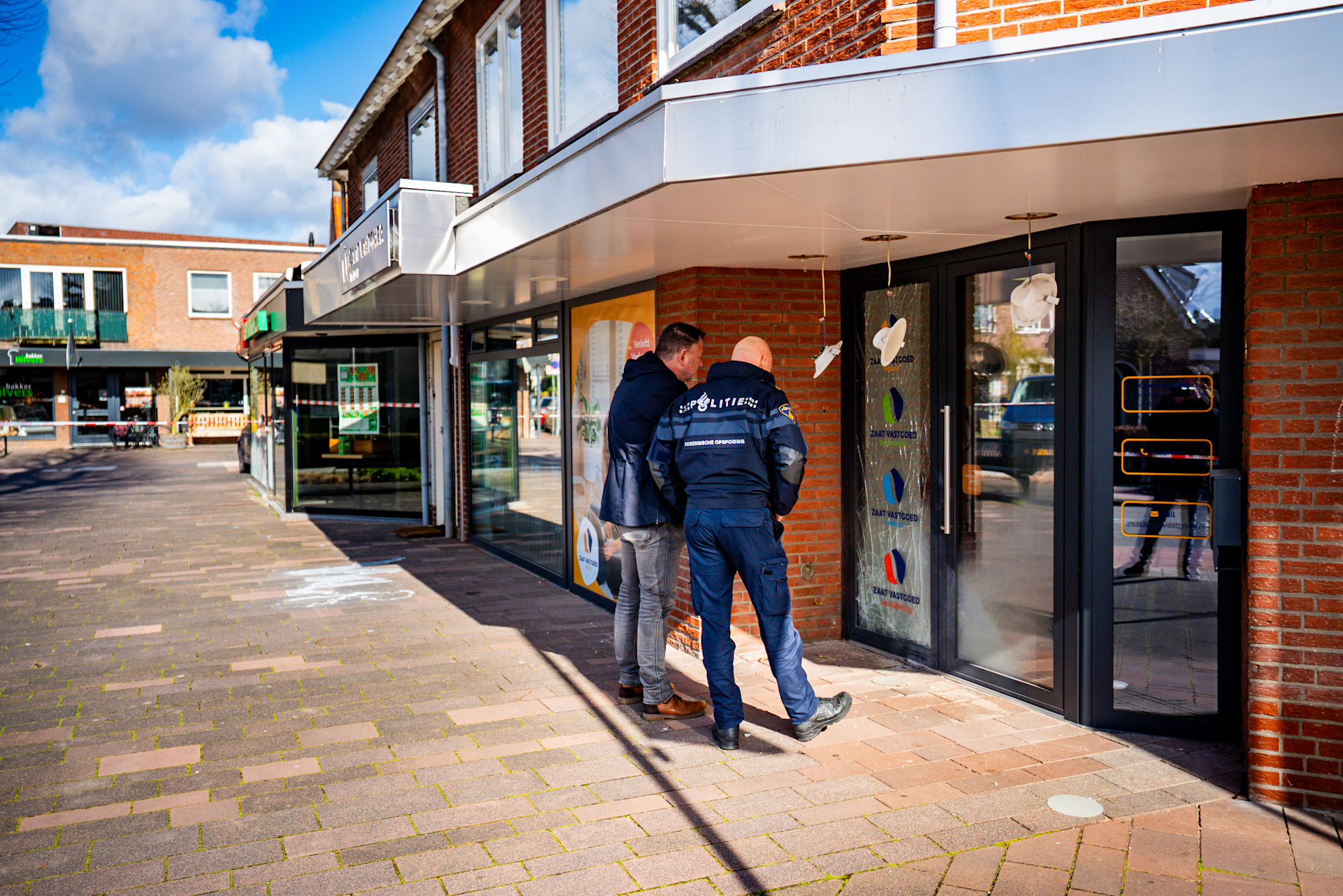 Schade na explosie bij bedrijfspand