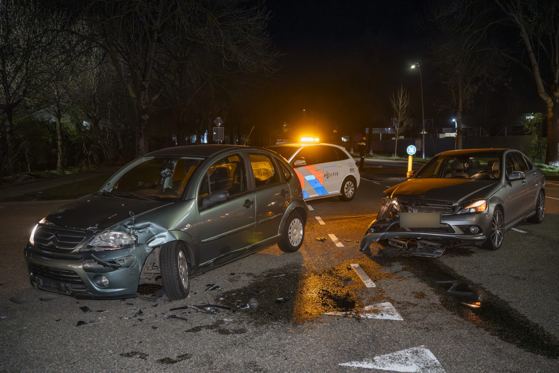 Twee auto’s zwaar beschadigd bij botsing op beruchte kruising