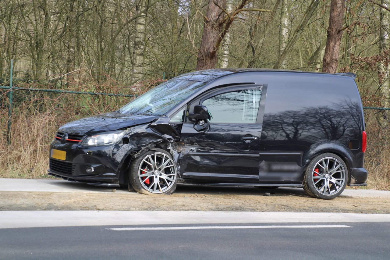 Automobilist ziet tegenligger over het hoofd bij afslaan