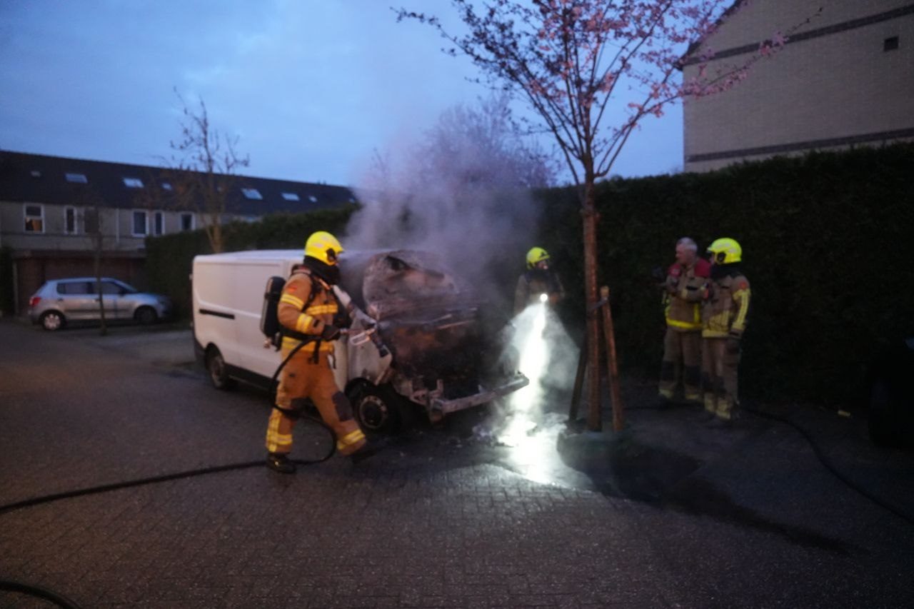 Werkbusje verwoest door brand