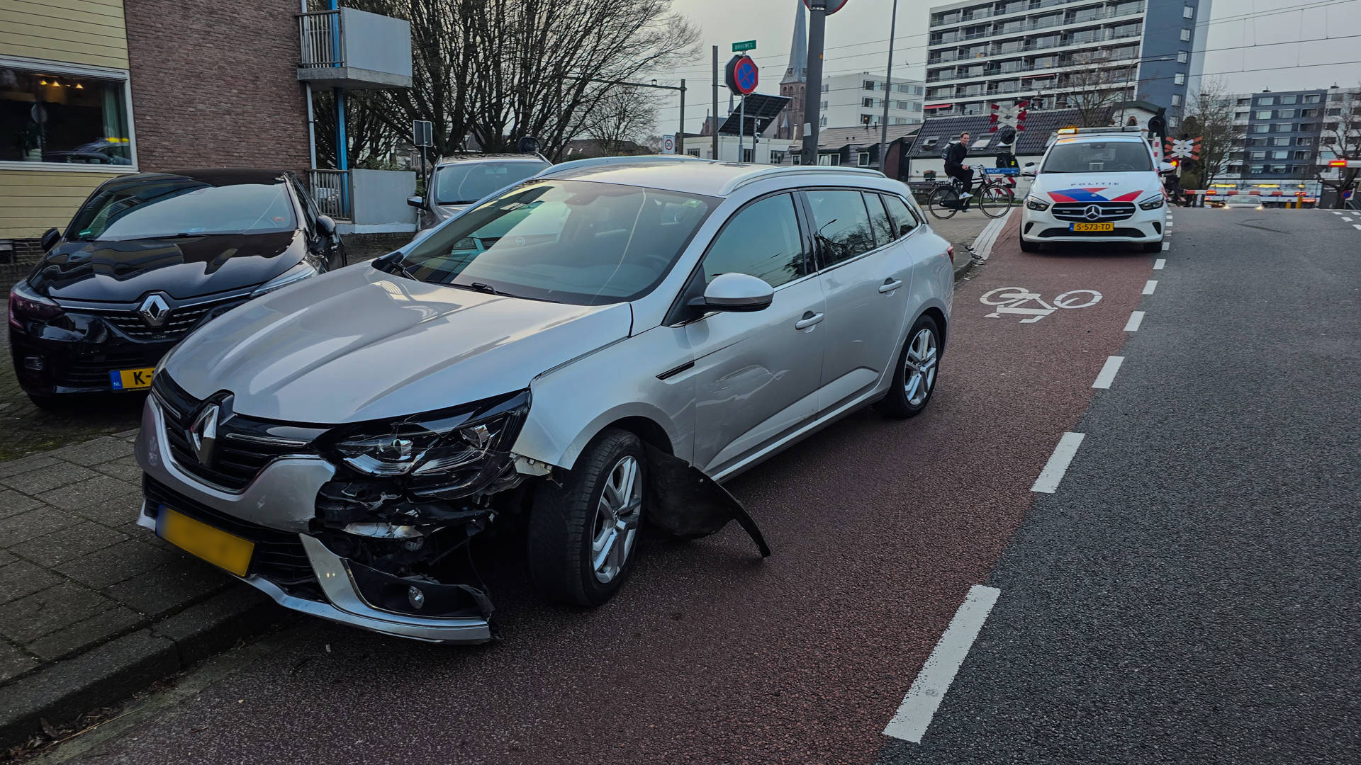 Eén gewonde bij botsing tussen twee auto’s op kruising