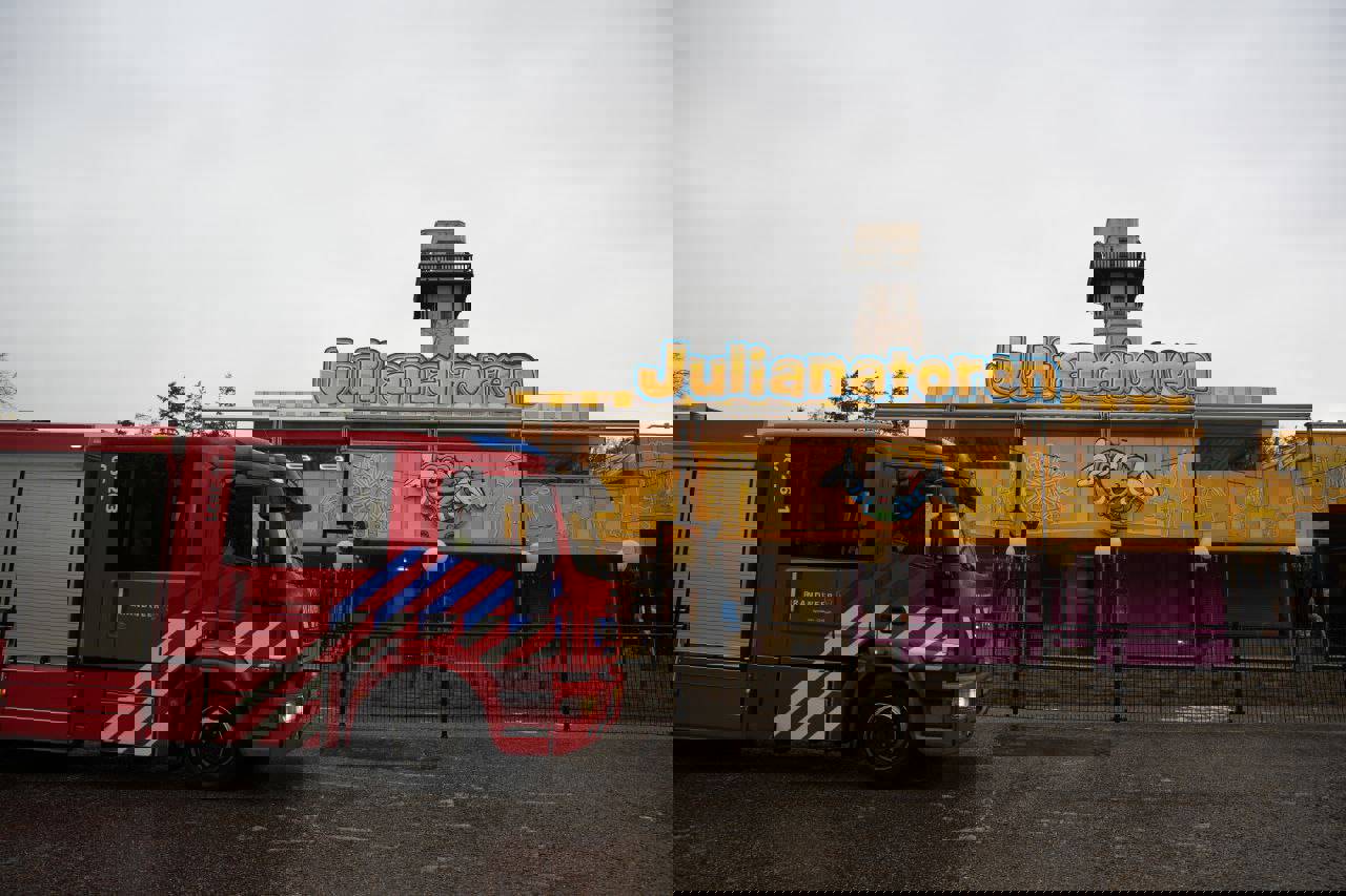 Blikseminslag in Julianatoren, pretpark sluit voortijdig en biedt vrijkaartjes aan