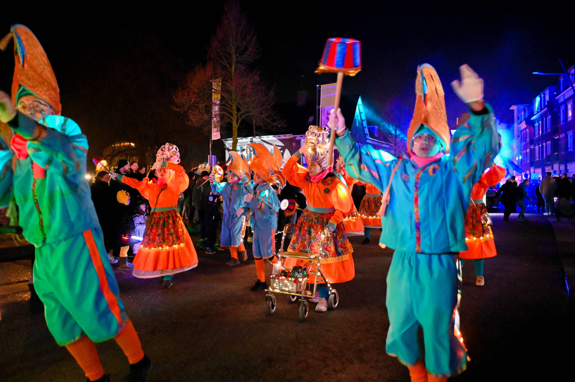 Historische samenwerking verlichte optocht