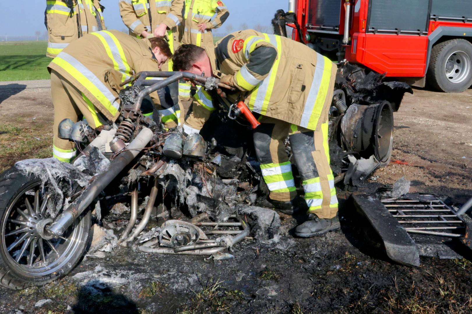 Trike vliegt in brand en brandt grotendeels uit