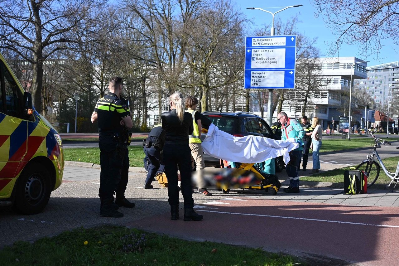 Fietser gewond na aanrijding met auto
