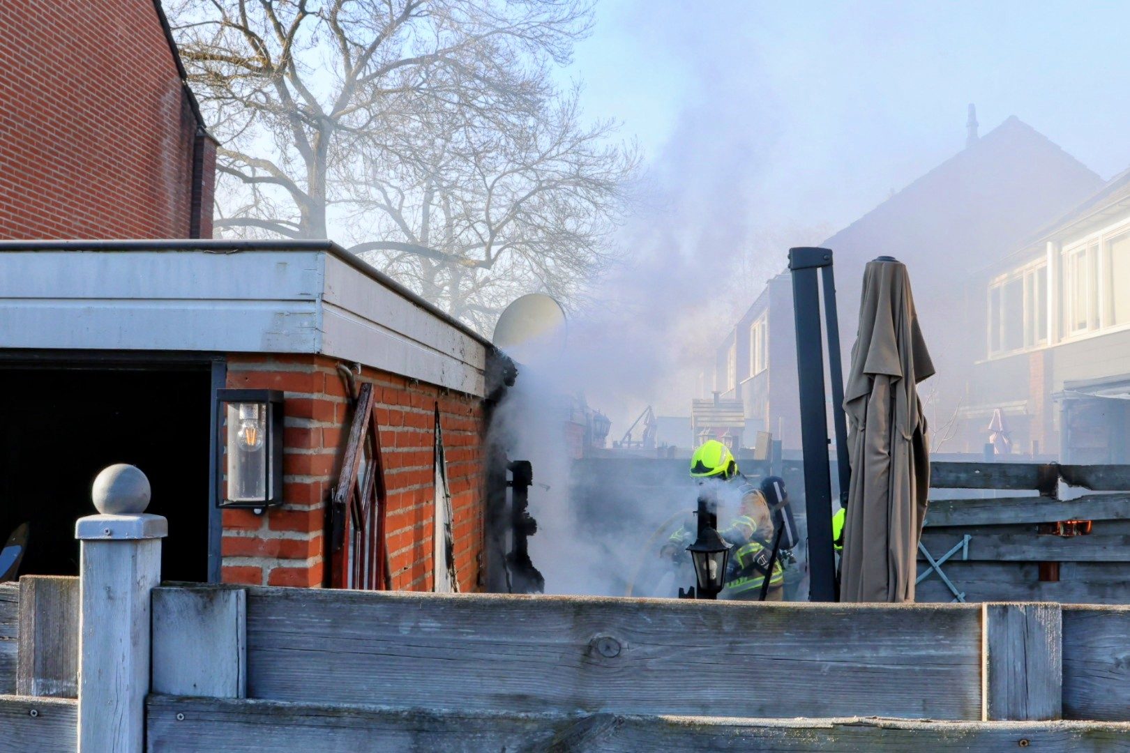Gasfles ontploft bij brand in schuur
