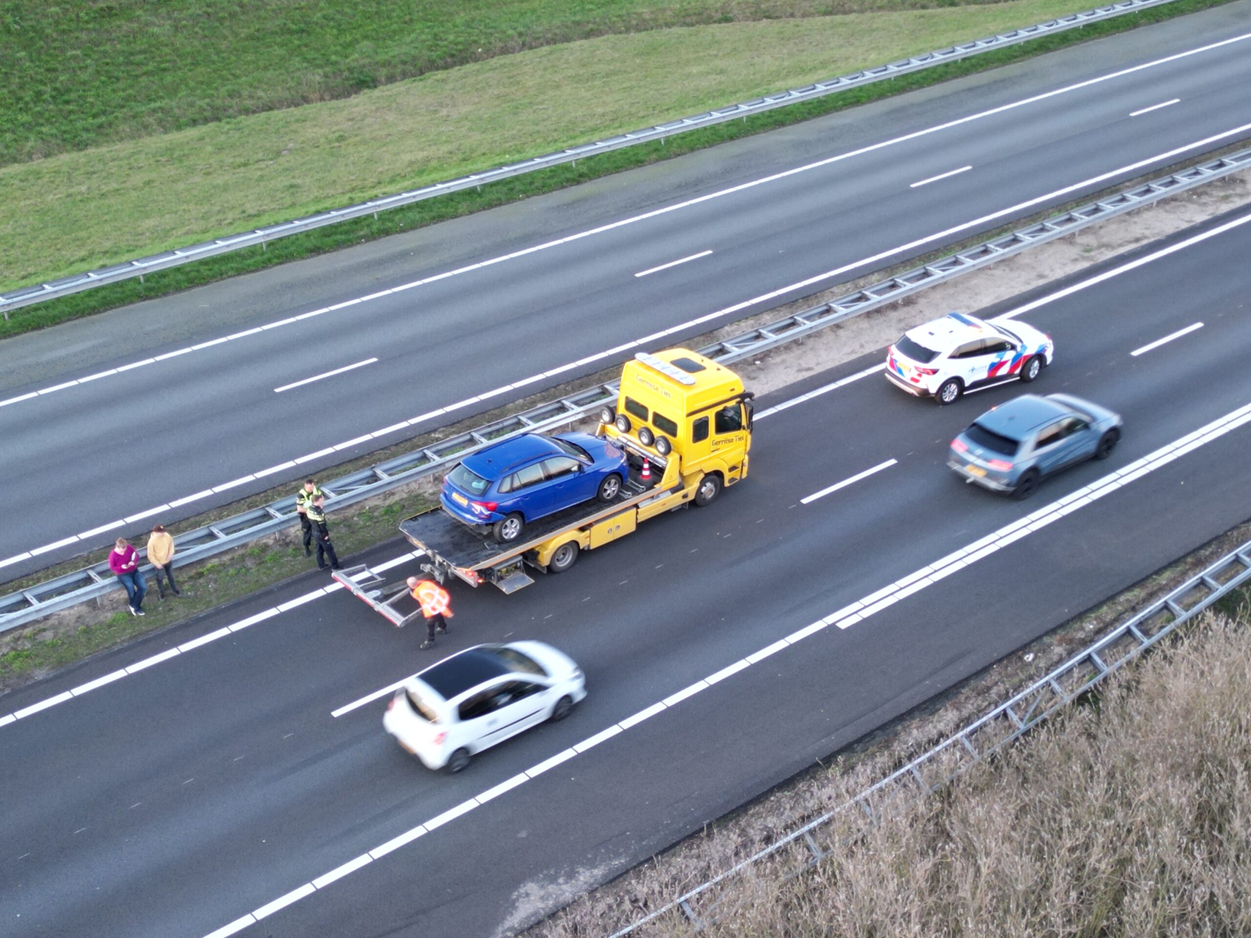 Lange file na kop-staartbotsing op snelweg