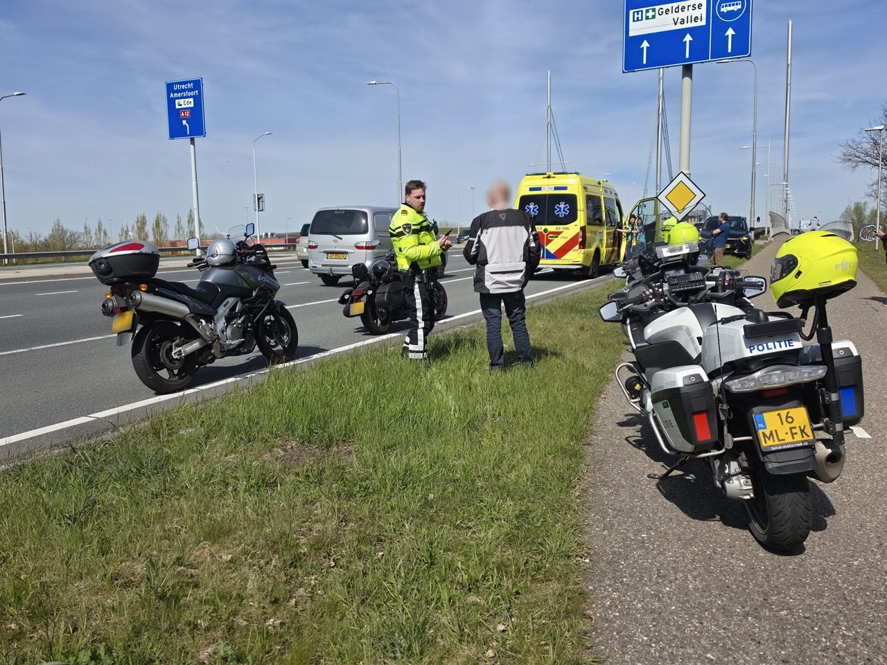 Motorrijder gewond na botsing met auto