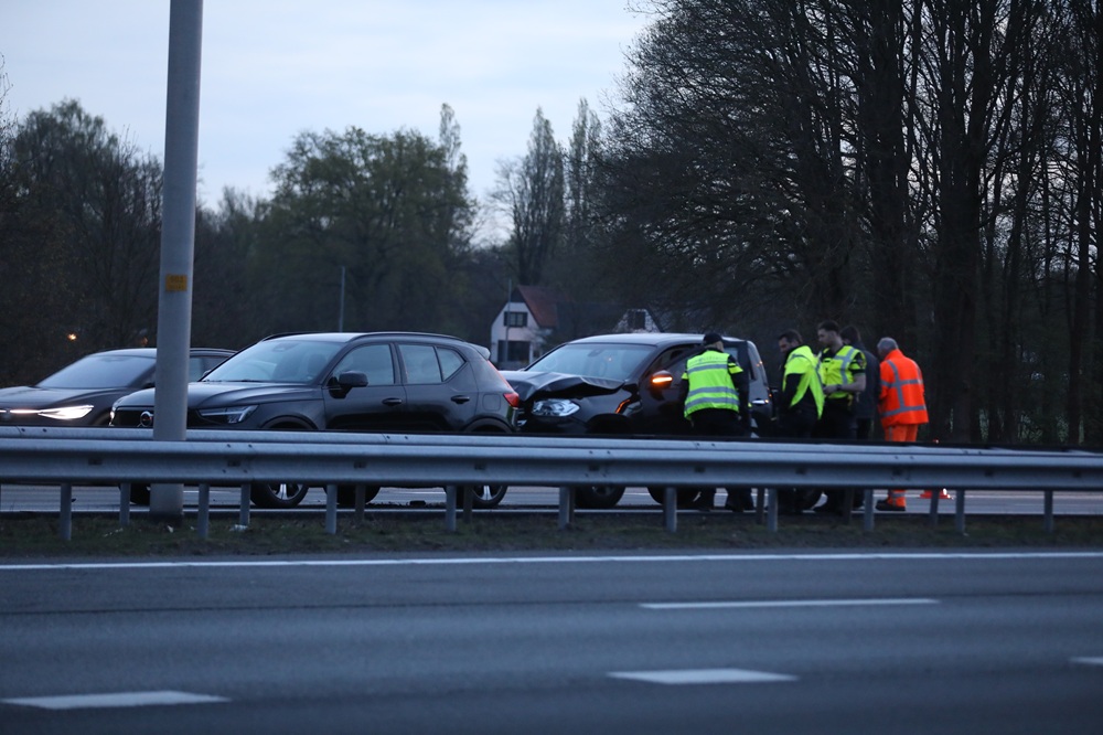 Vijf auto’s botsen op A1, flinke file richting Amersfoort