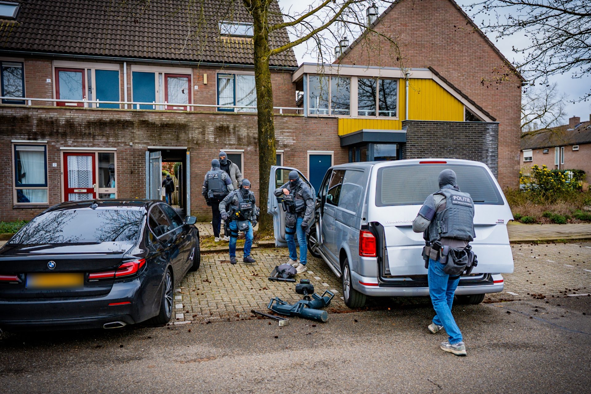 DSI ingezet bij inval in woning