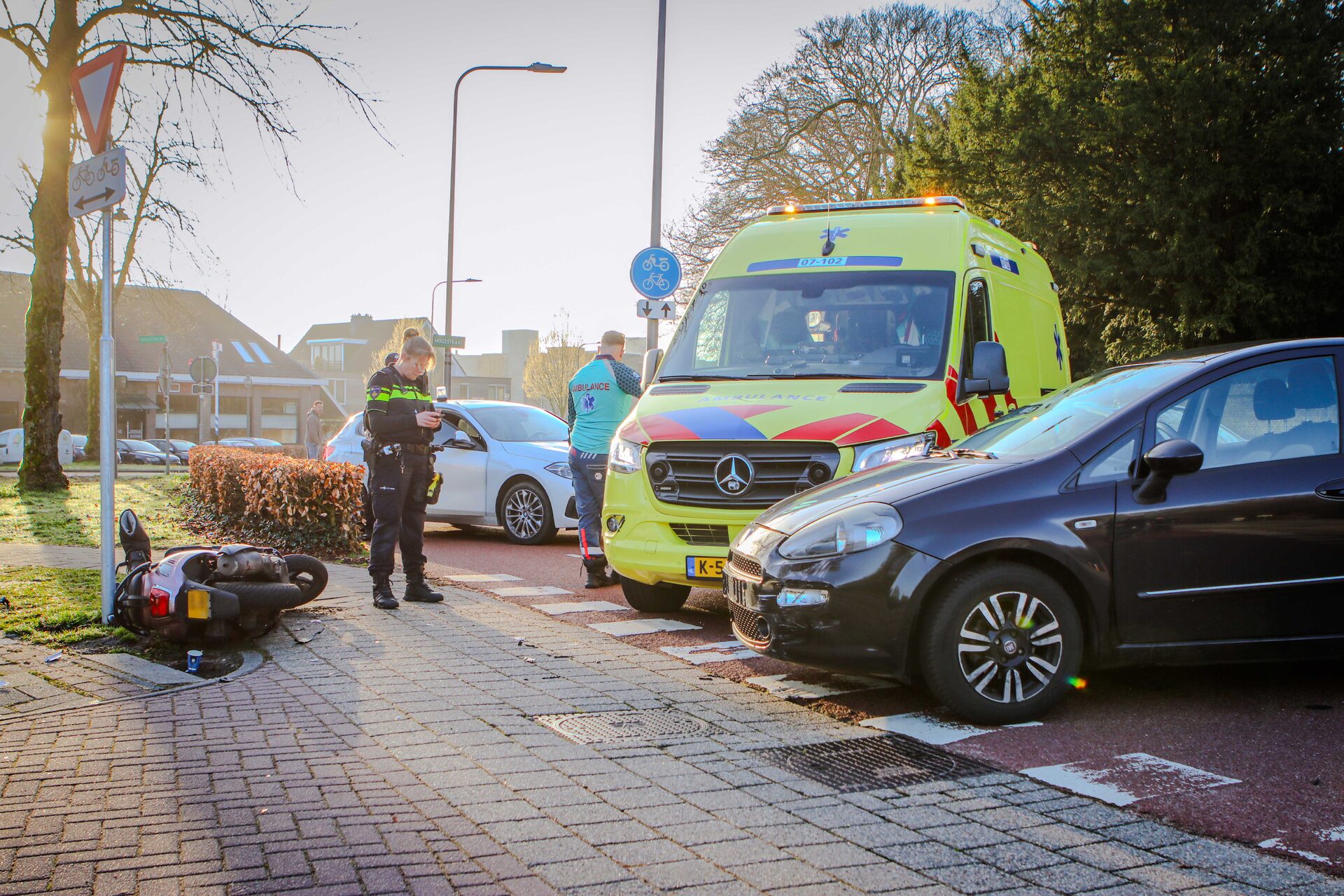 Scooterrijder gewond na botsing met auto