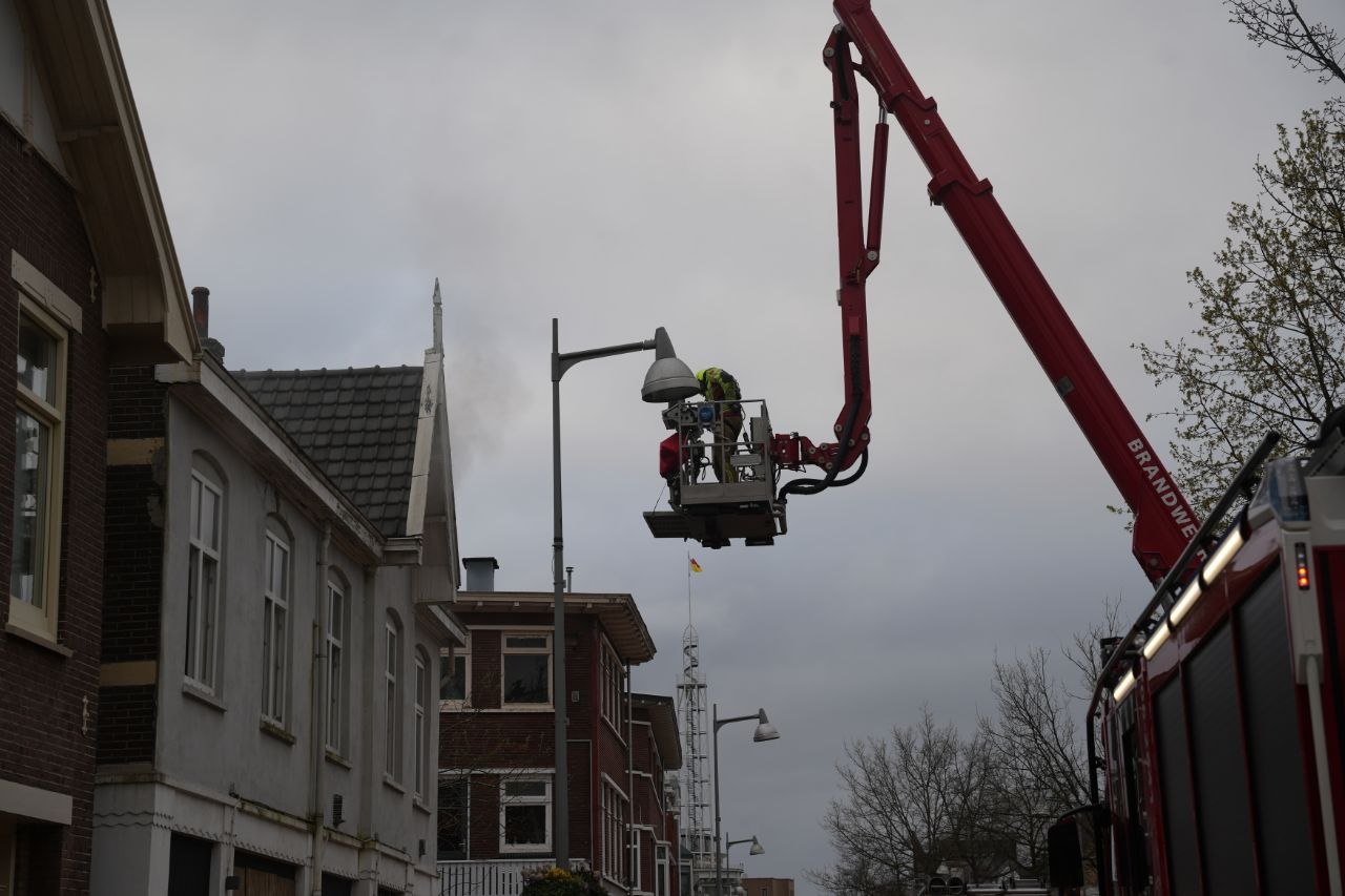 Zolderbrand in leegstaand pand trekt veel bekijks in centrum