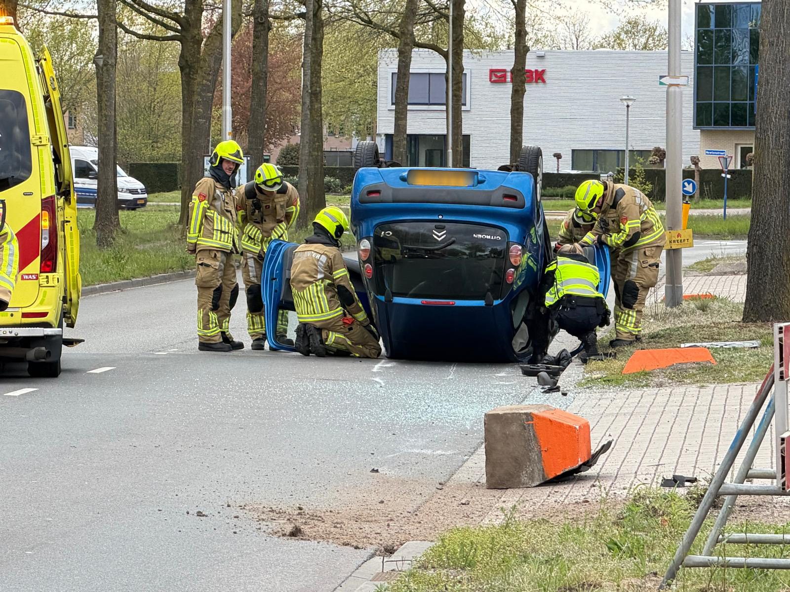 Auto slaat over de kop bij eenzijdig ongeval