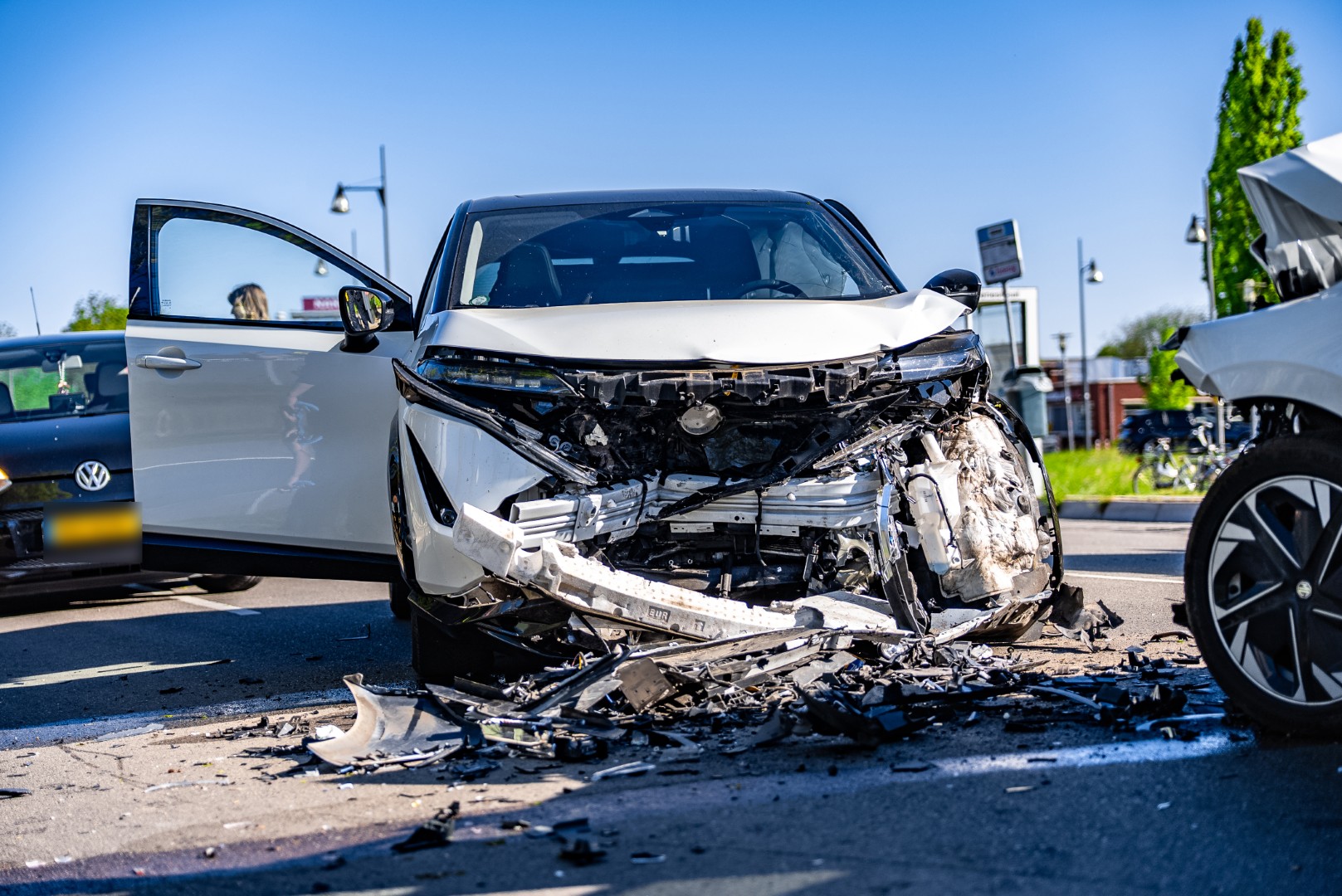 Meerdere gewonden na frontale botsing tussen twee auto’s