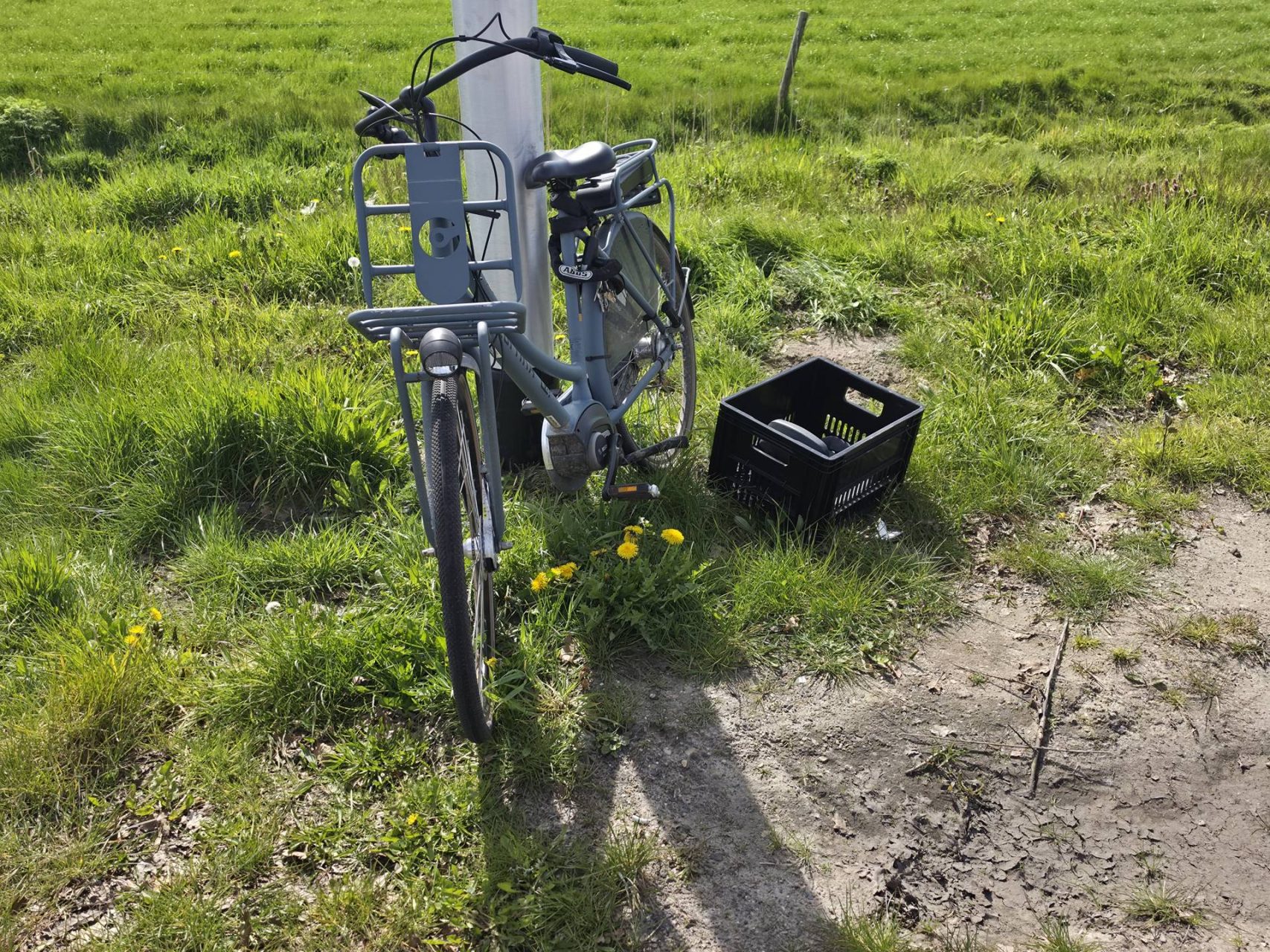 Fietsster gewond na aanrijding met Tesla