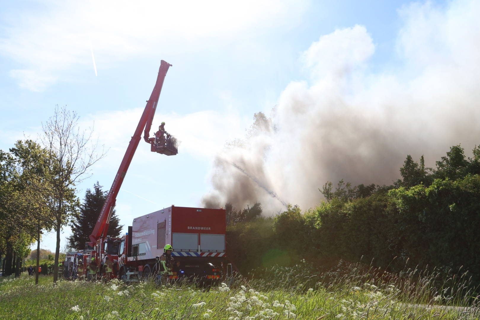 Grote brand verwoest loods