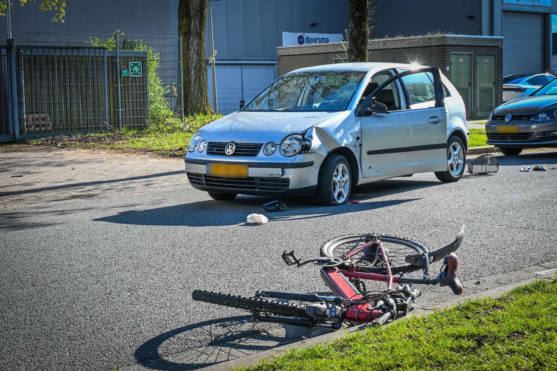 Fietser ernstig gewond na botsing met auto op kruising