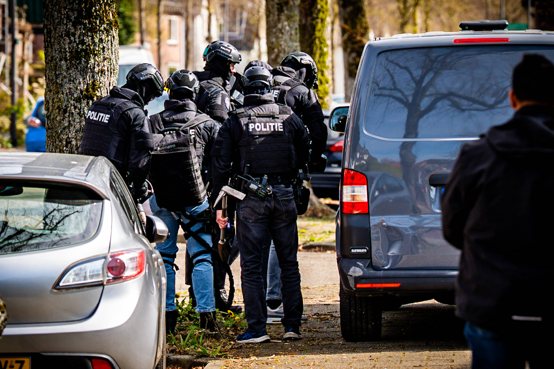 Man aangehouden bij inval van arrestatieteam in appartement