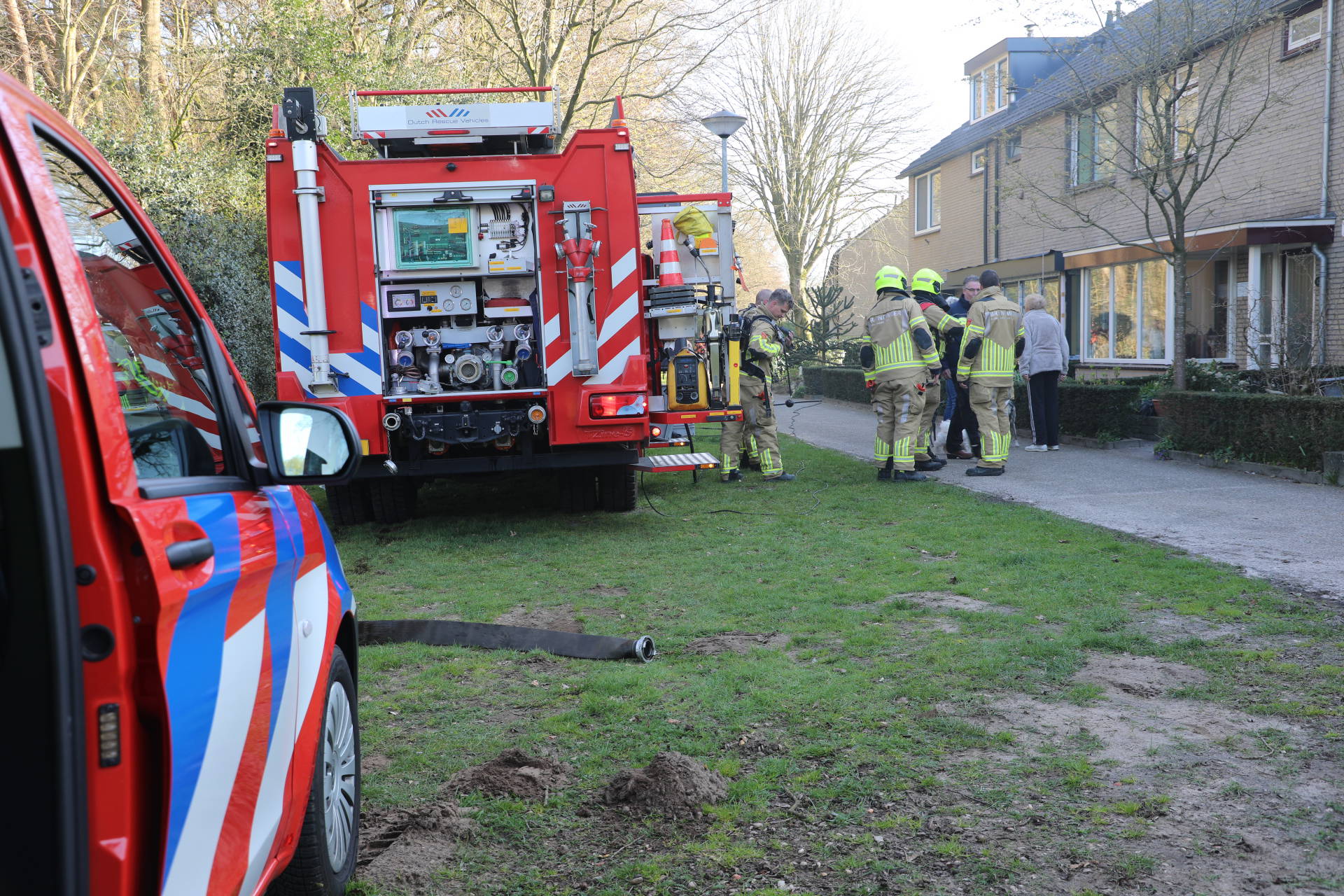 Brand in woonkamer tijdens verbouwing, flinke rookschade