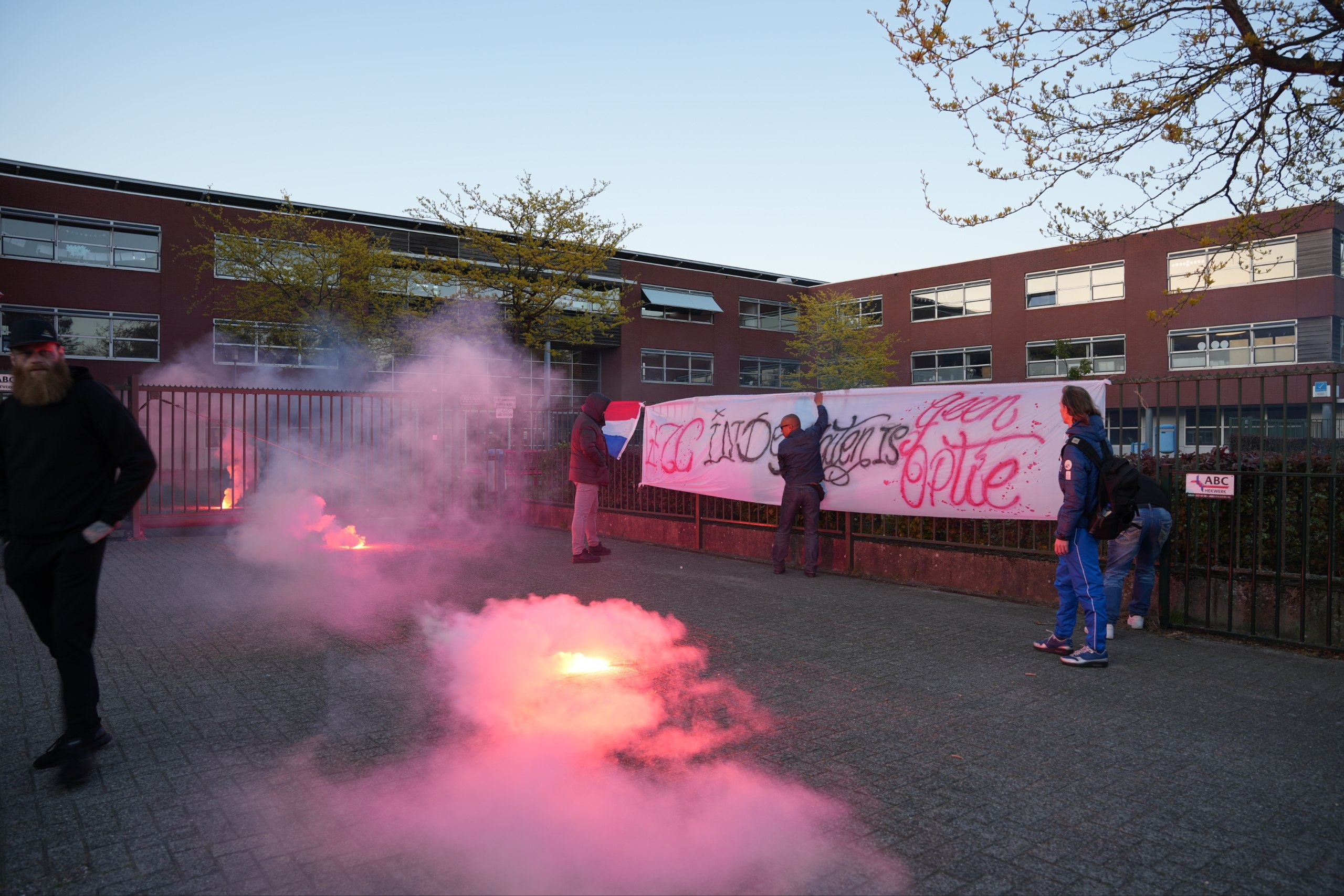 ME ingezet bij protest tegen asielopvang na dreiging met sloop