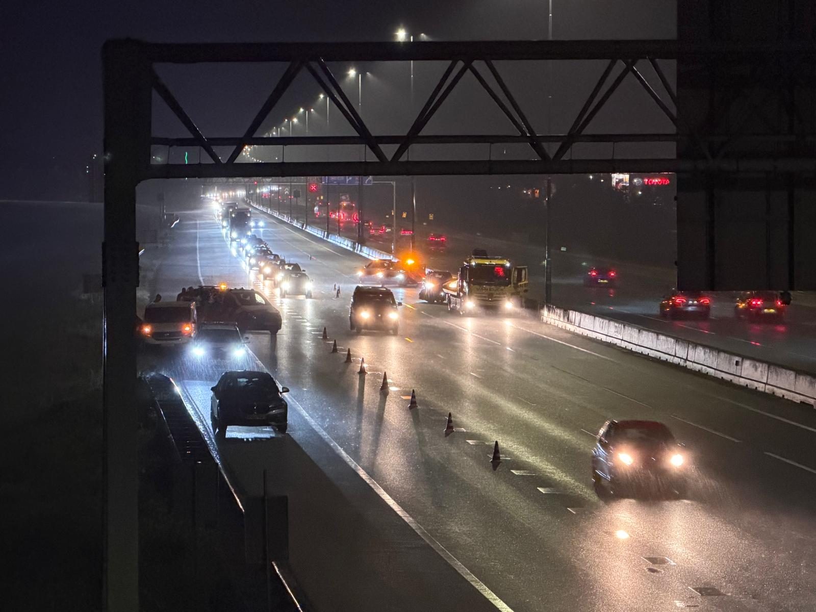 Twee rijbanen afgesloten na ongeval op A12