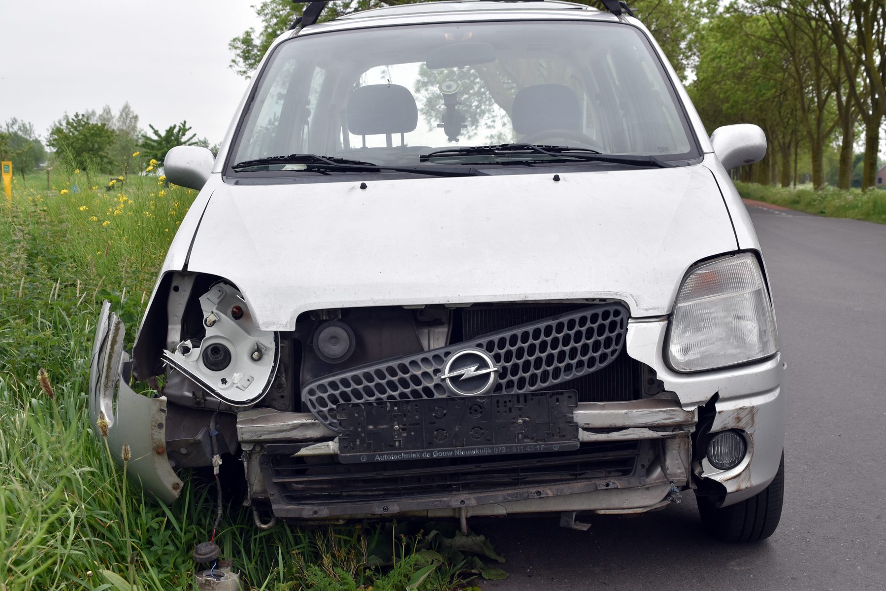 Botsing tussen auto en 45-kilometer voertuig