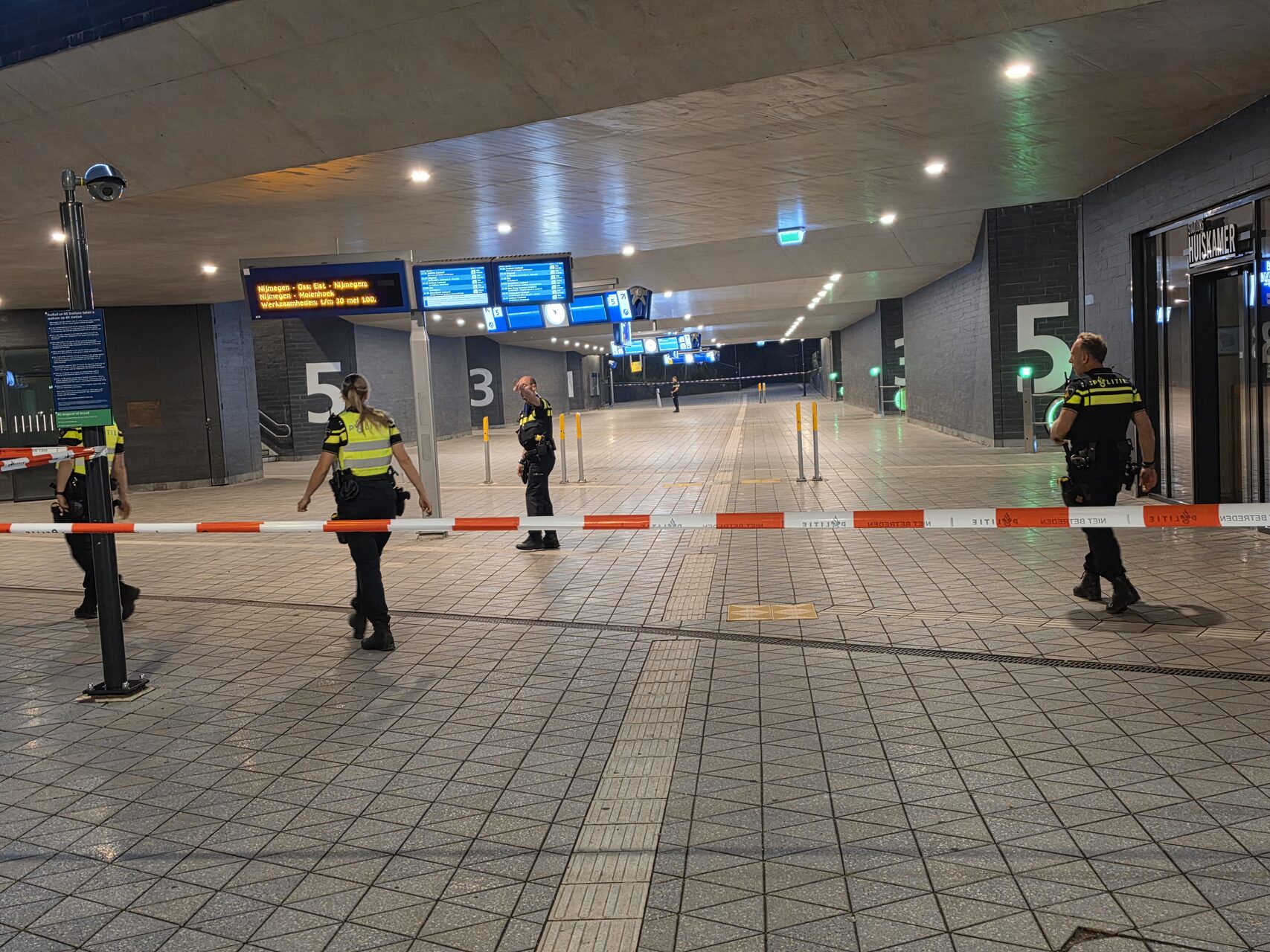 Station Ede-Wageningen afgesloten na vondst verdachte koffers