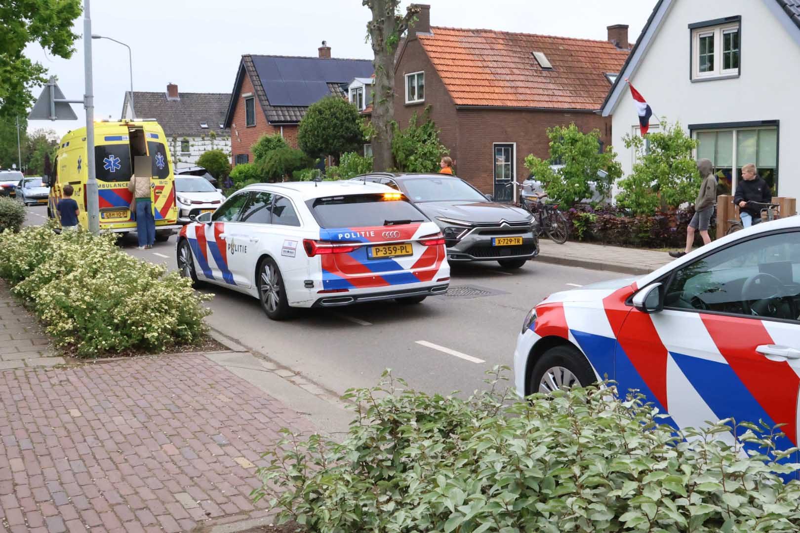 Jongetje op step botst met fietser