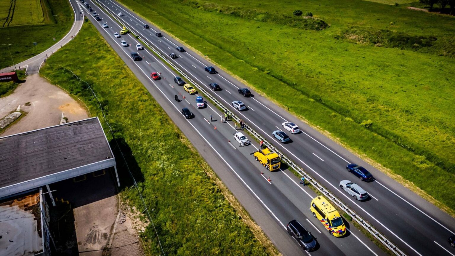 Meerdere voertuigen betrokken bij aanrijding op snelweg - GelreNieuws