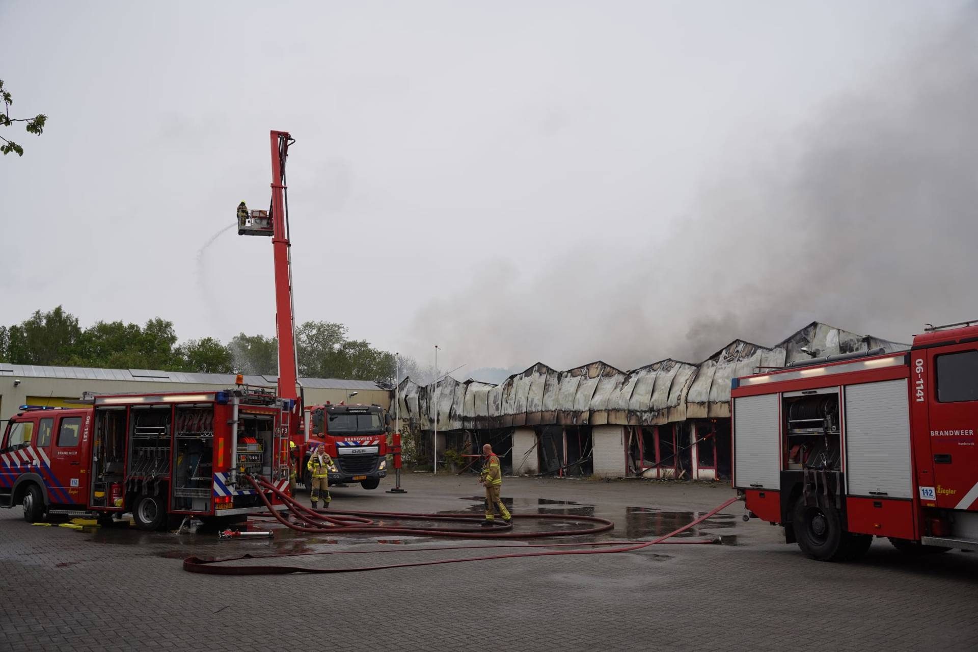 Uitslaande brand verwoest leegstaand kassencomplex