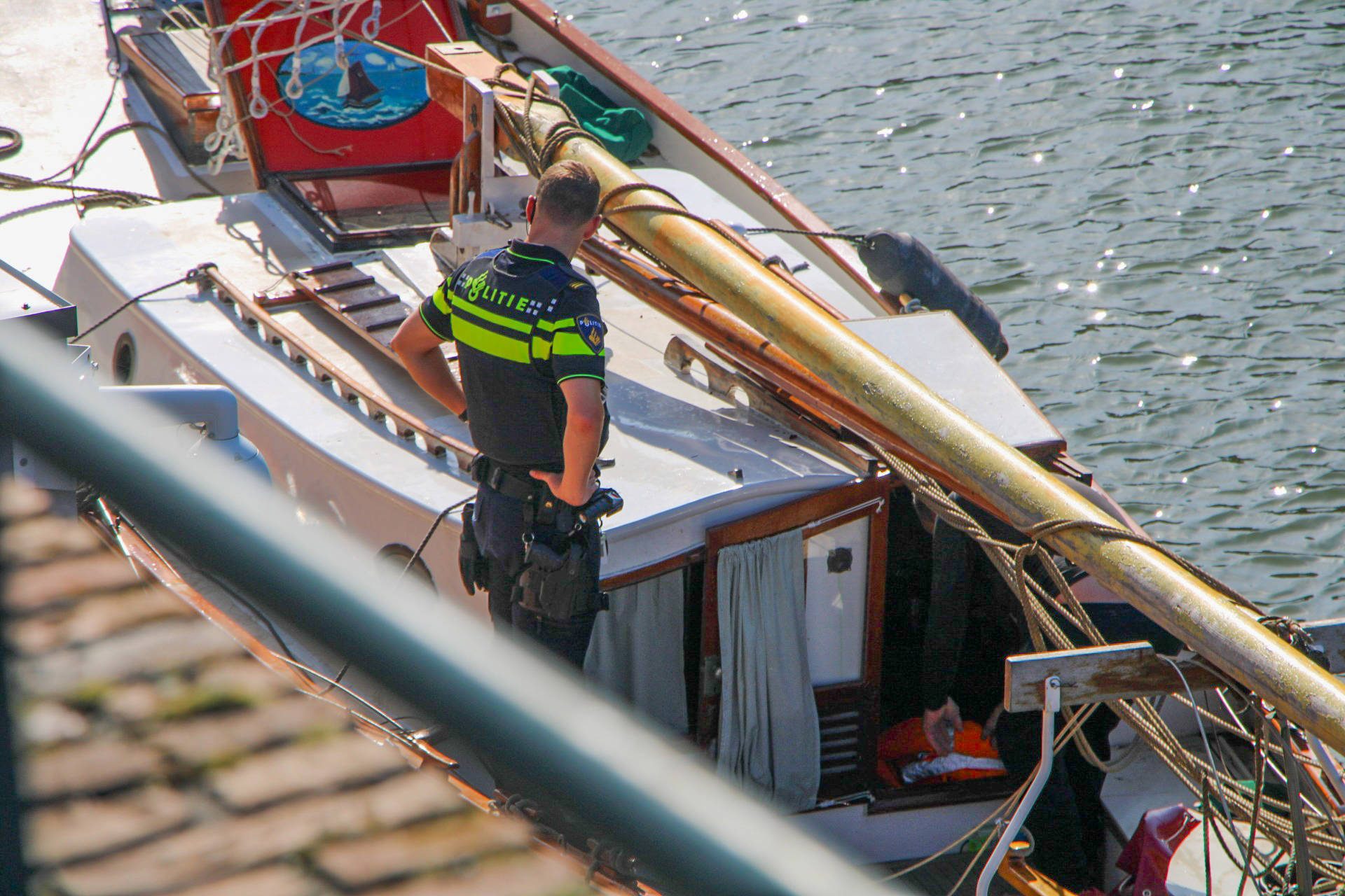 Recreatievaartuig met kapotte tuigage veiliggesteld