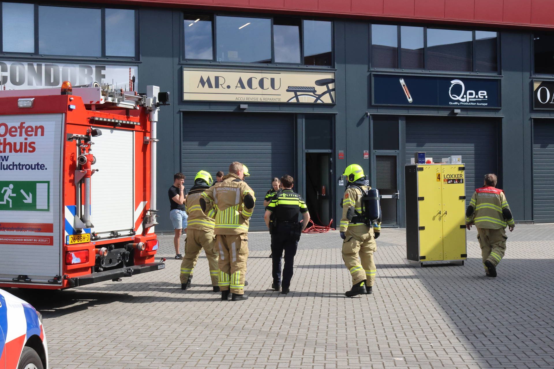 Brand in kast met fietsaccu’s bij werkplaats
