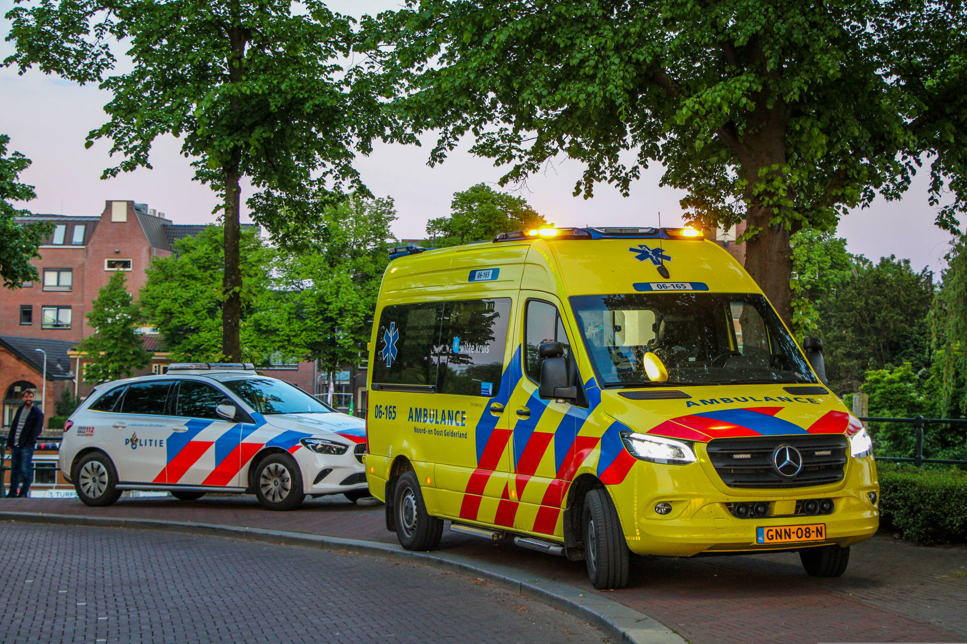 Man uit water gered na incident aan kade