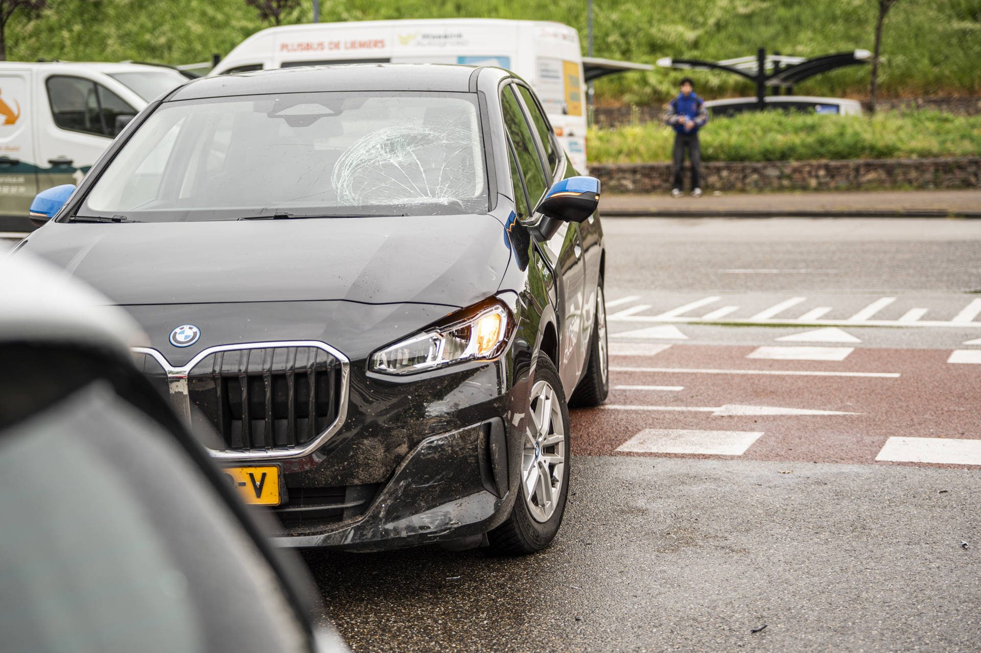 Aanrijding tussen automobilist en scooterrijder op bekende plek