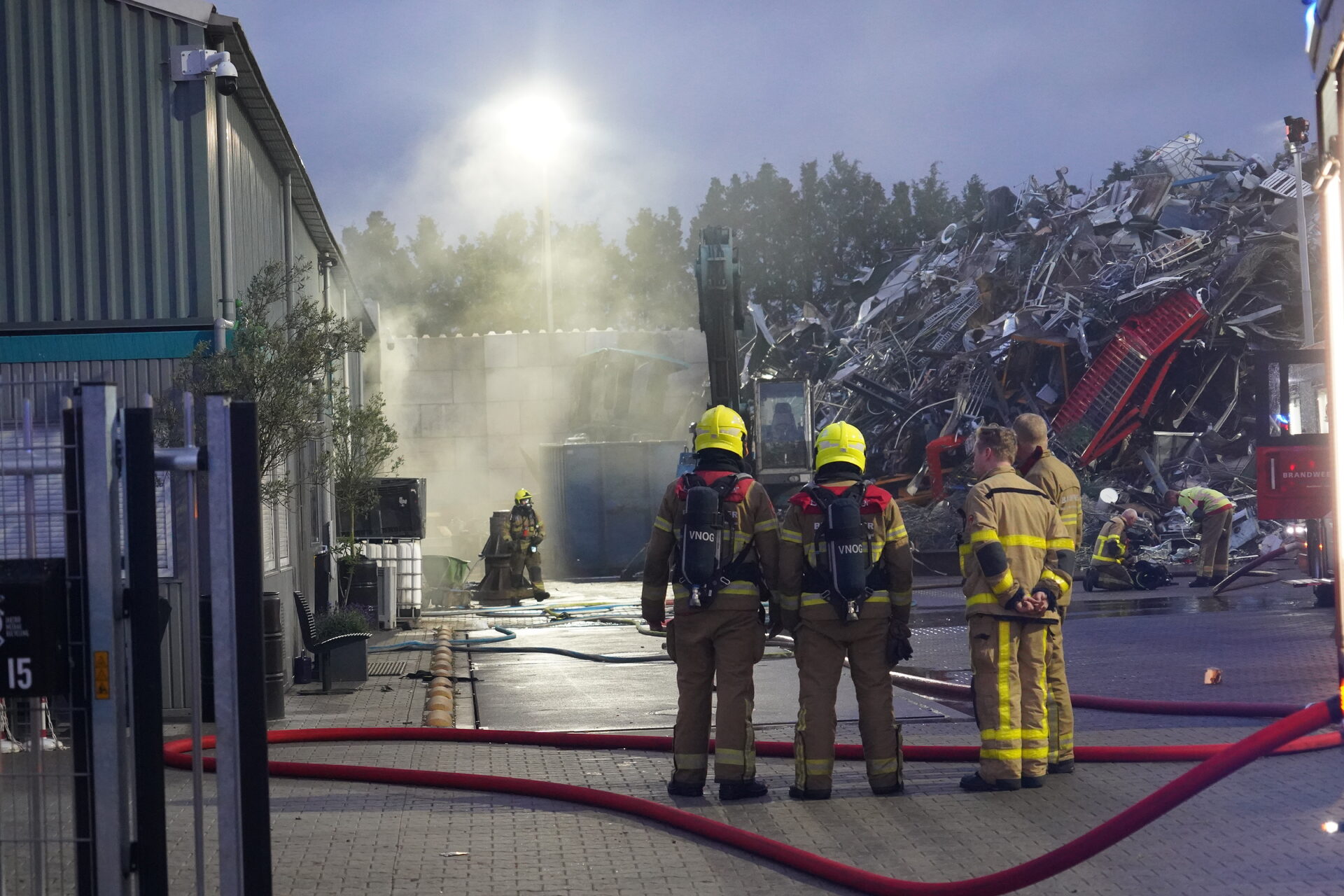 Brand bij metaalrecyclingsbedrijf zorgt voor rookoverlast