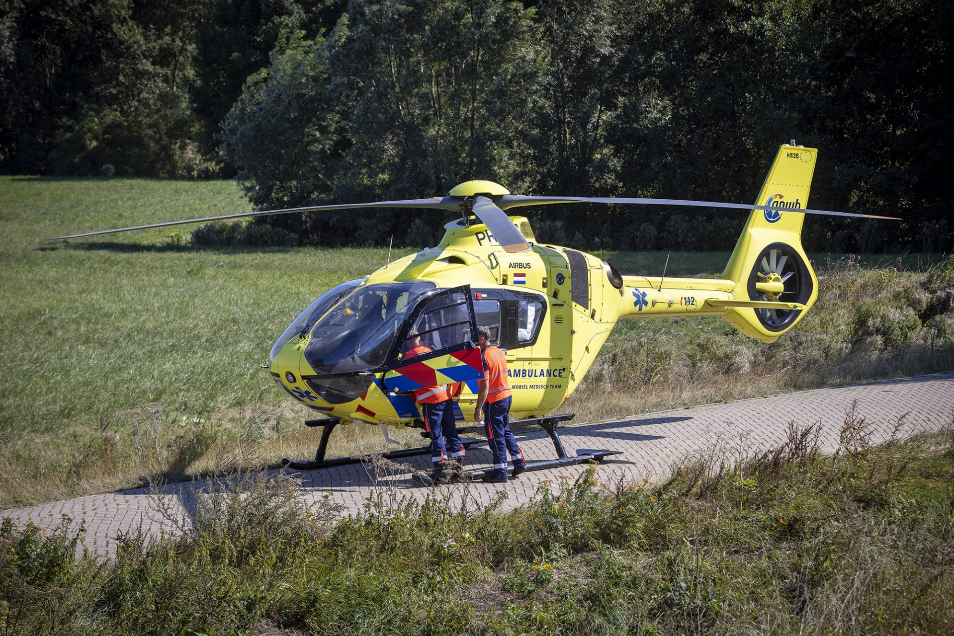 Wielrenner met spoed naar ziekenhuis na harde val