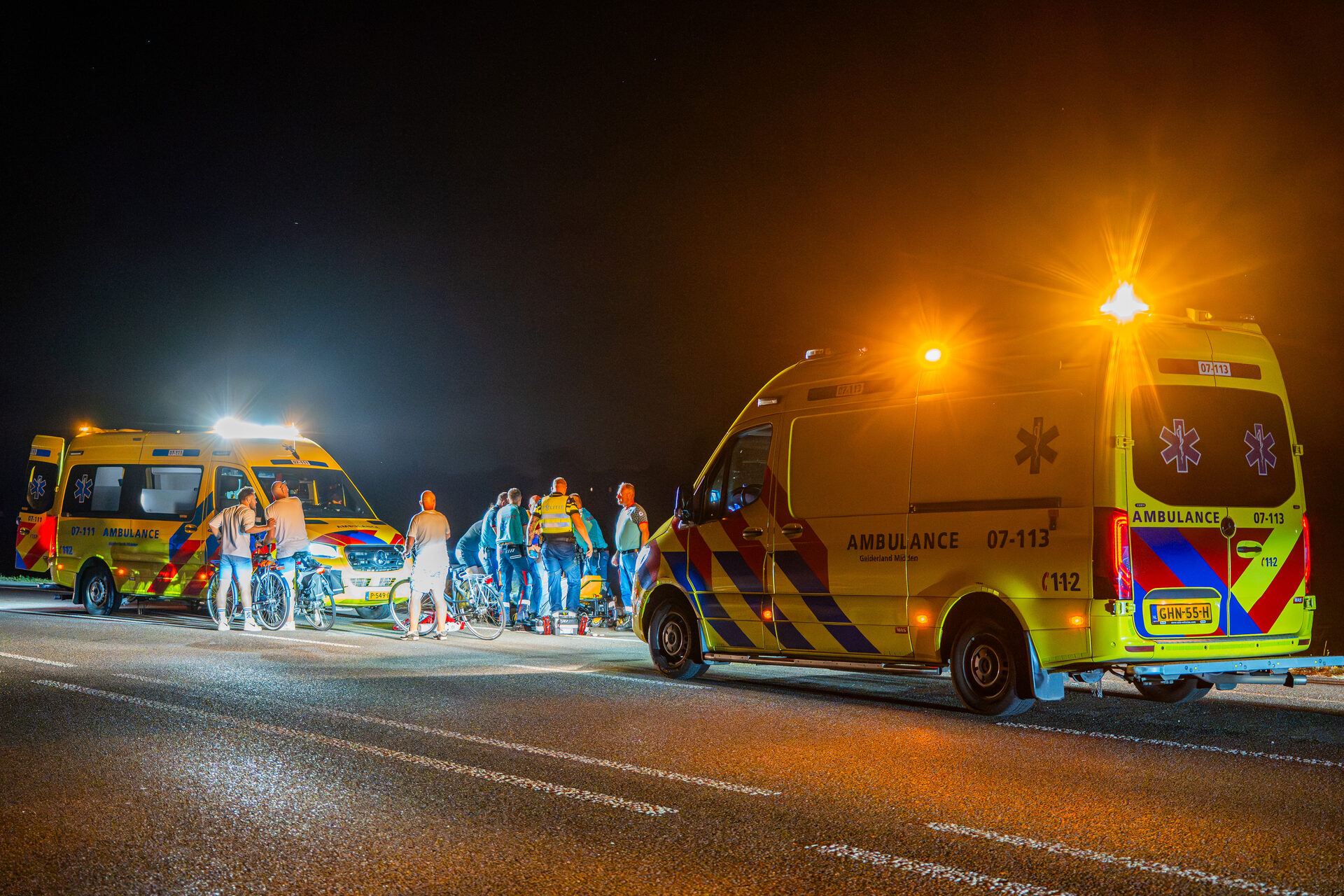 Fietser komt ten val tijdens inhaalactie en raakt zwaargewond