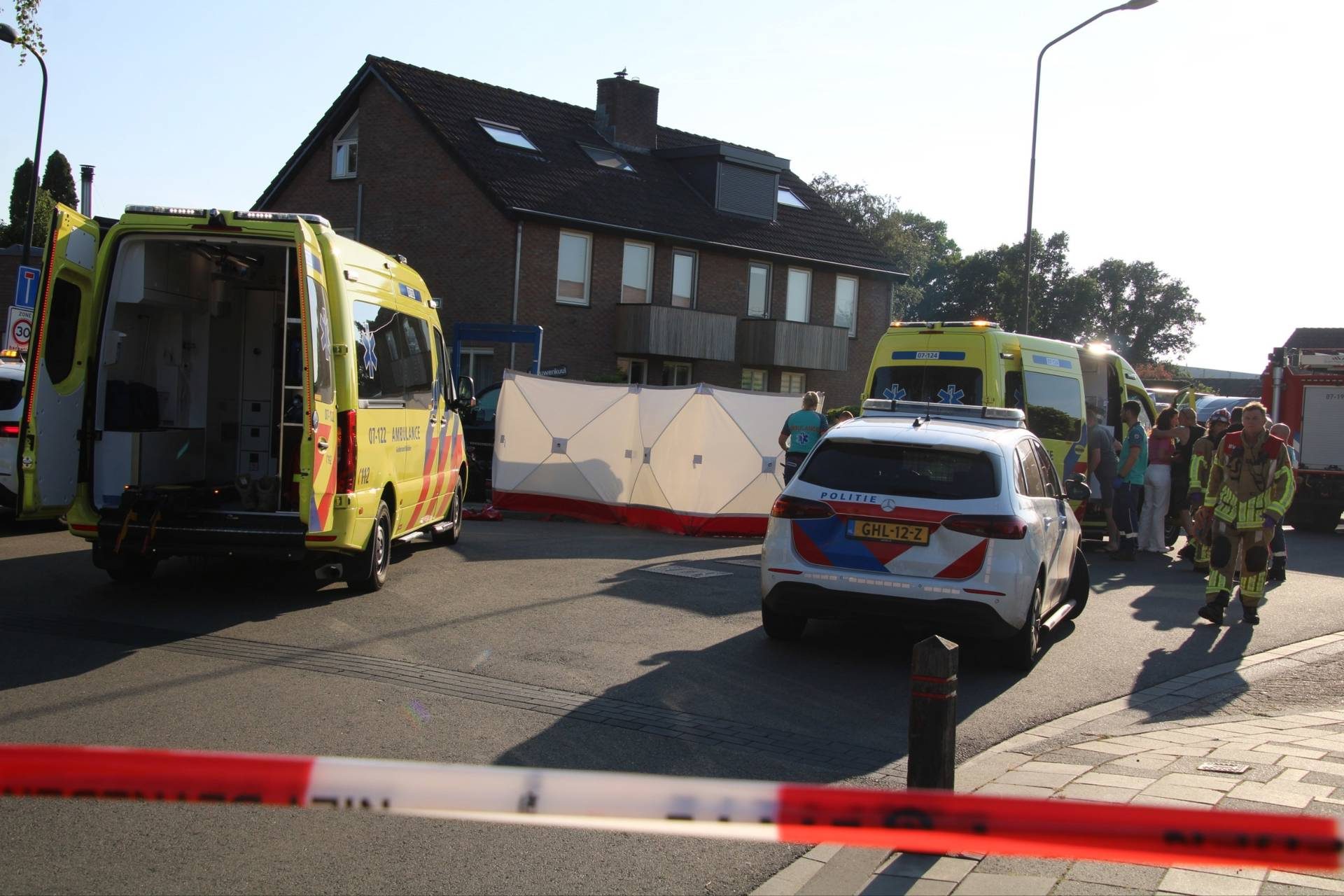 Crossmotor betrokken bij ernstig ongeluk, twee gewonden naar ziekenhuis