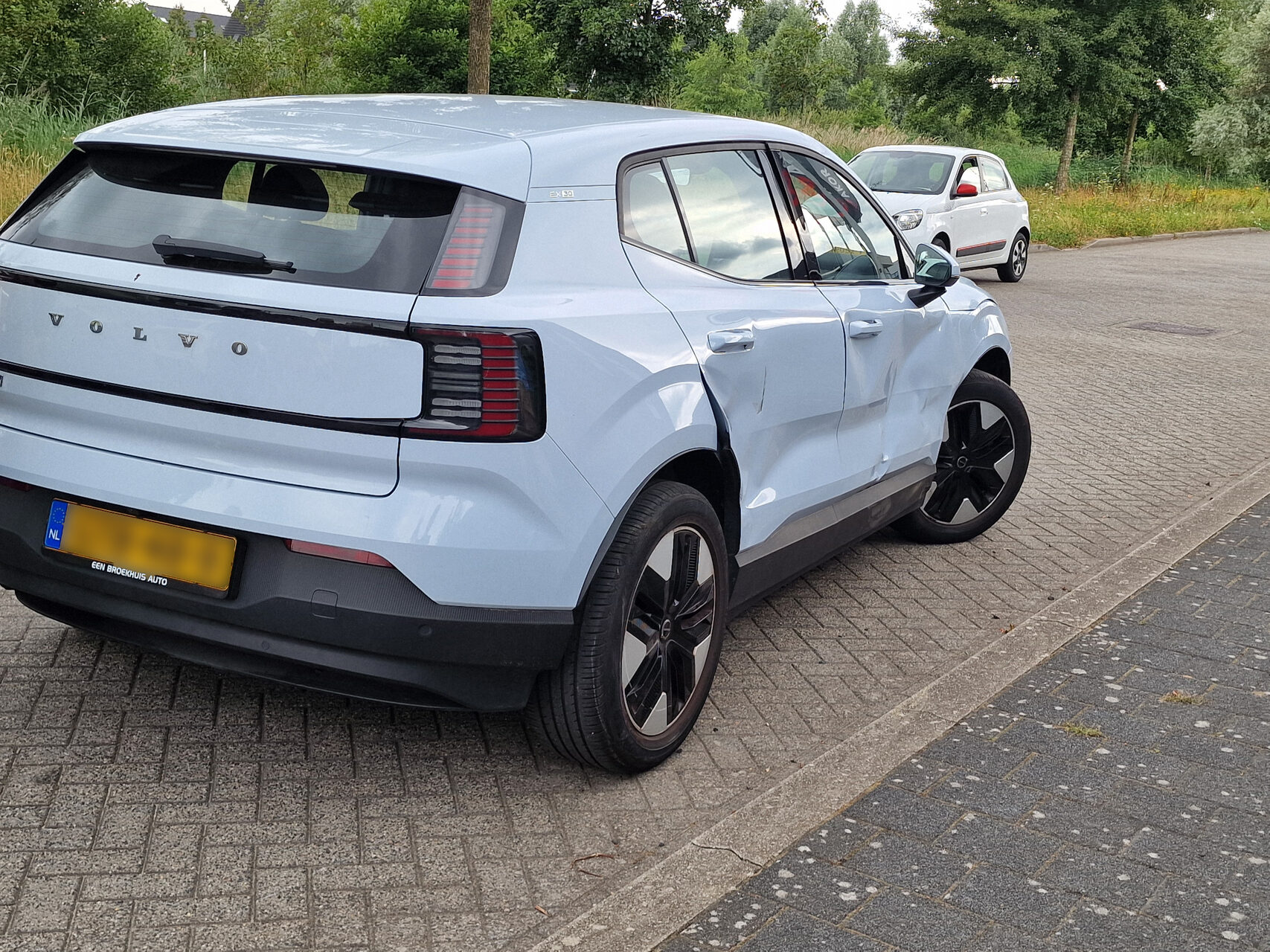 Scooterrijder gewond na botsing met auto in Apeldoorn