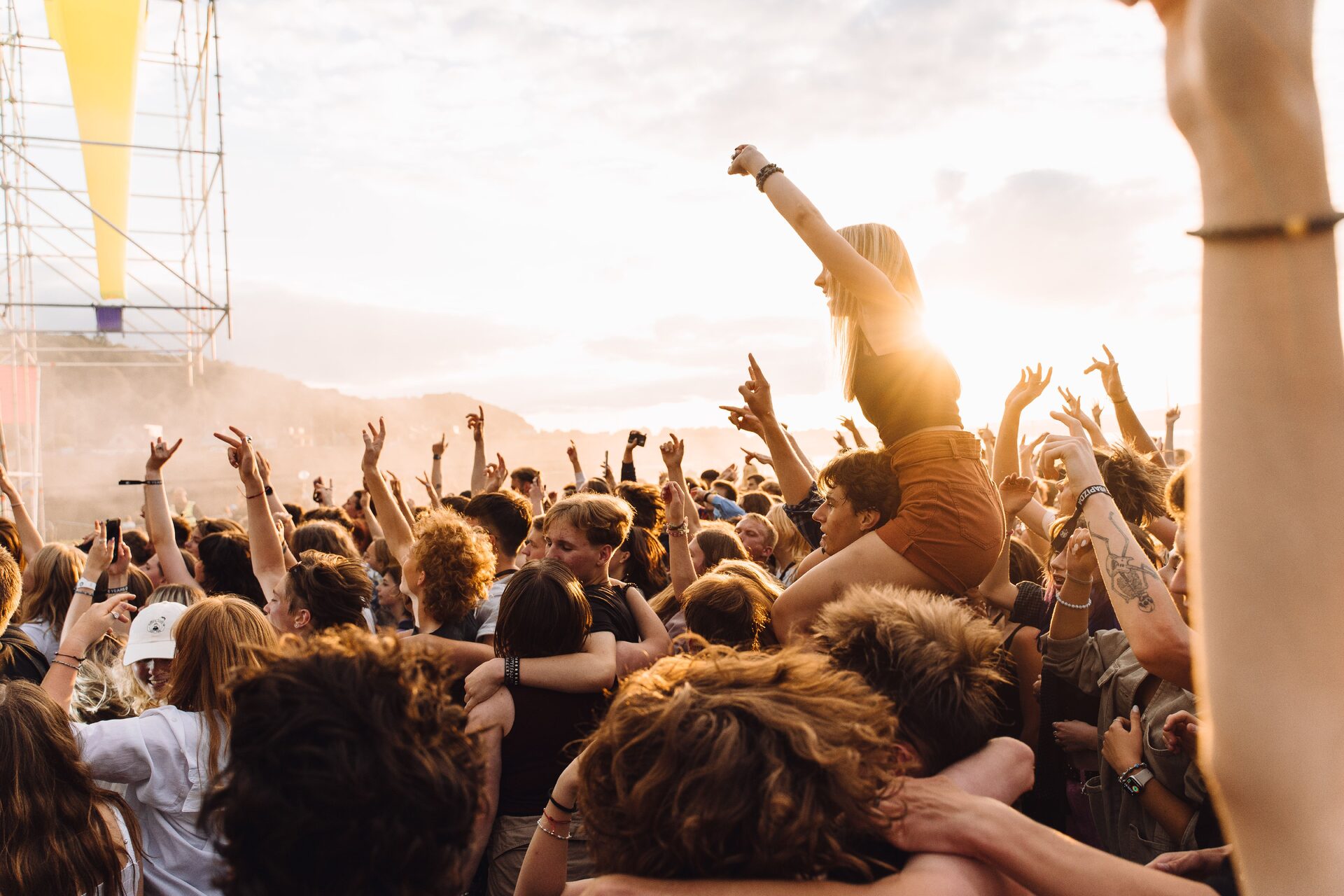 Vijf mensen onwel door hitte op festival, water kost 5,75 euro
