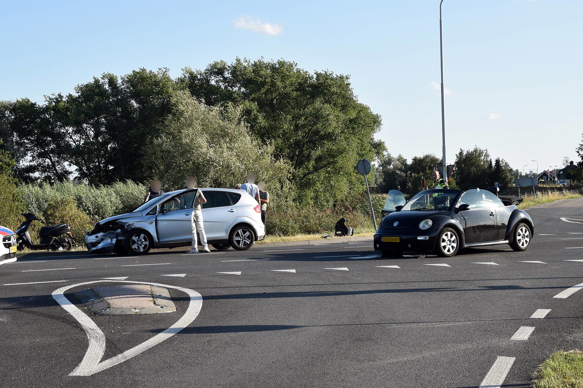 Twee auto’s zwaar beschadigd na aanrijding